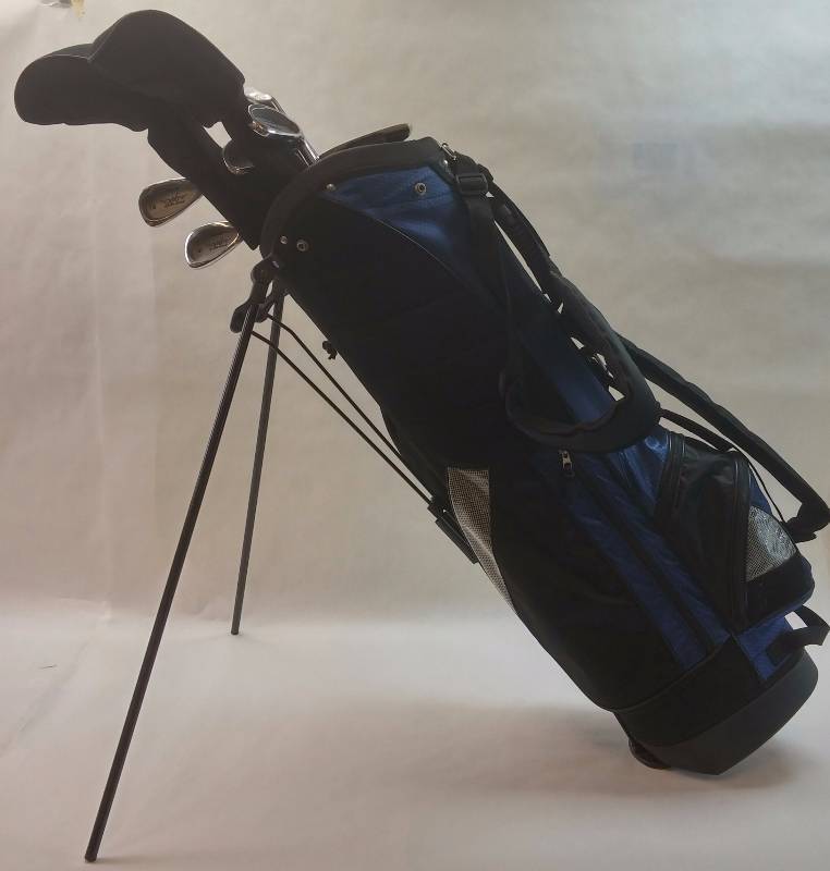 lot 10 image: Foremost XDS Right hand 12 club set w Dual Strap Stand Golf Bag