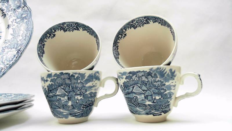 lot 5 image: Vintage ENGLISH VILLAGE by Salem China Co. Olde Staffordshire 20 piece set