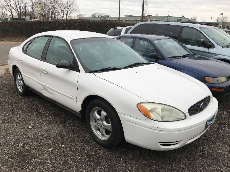 2004 Ford Taurus SE