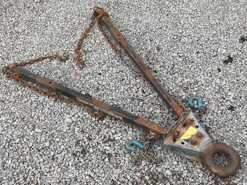 lot 3 image: Heavy Duty Pintle-Hitch Tow Bar ...