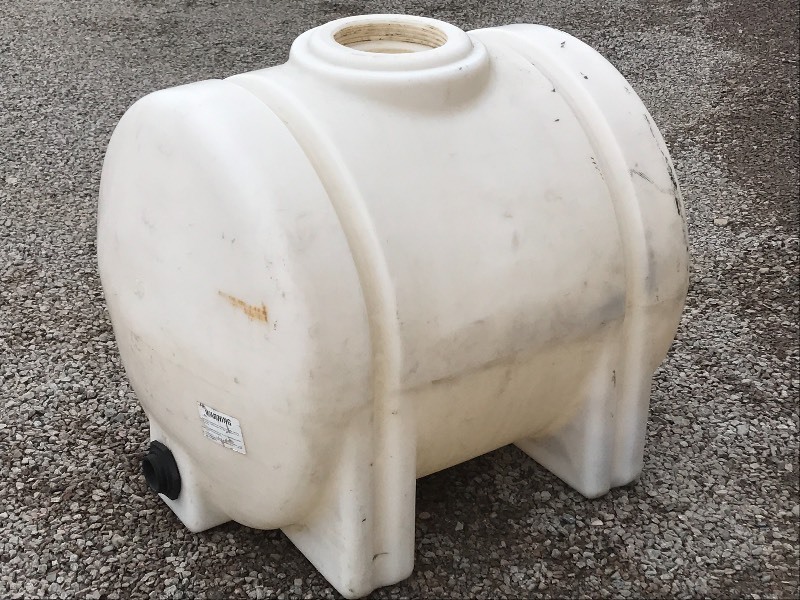 lot 4 image: 125-Gallon Plastic Liquid Tank, No ...