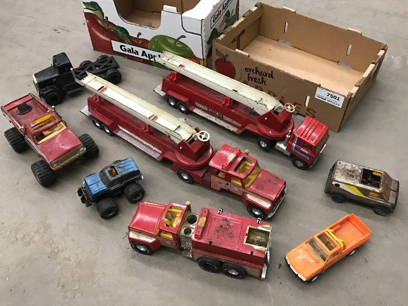 lot 26 image: Lot Of Assorted Vintage Steel Toys ...