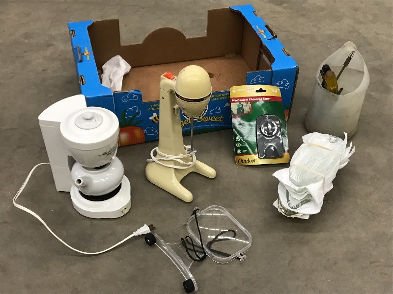 lot 30 image: Lot Of Assorted Hand Tools, Kitche...