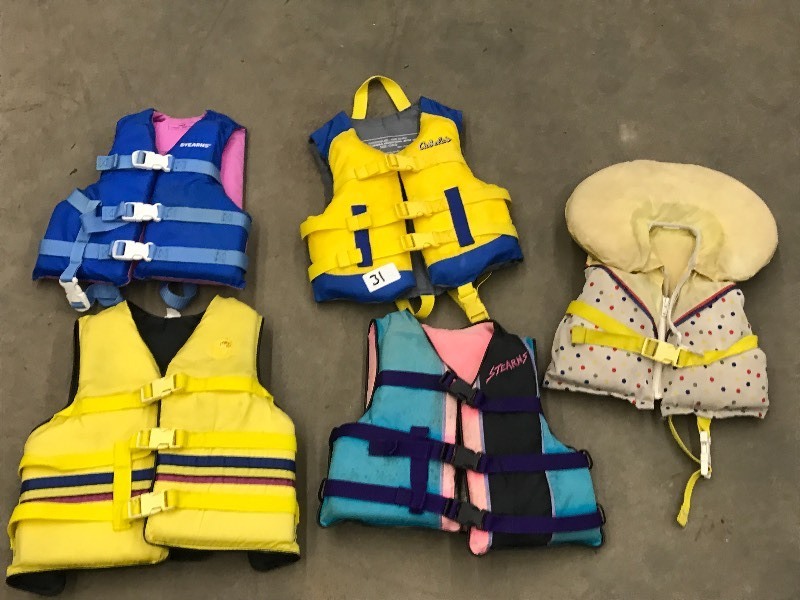 lot 31 image: Lot Of (5) ChildYouth Life Vets ...