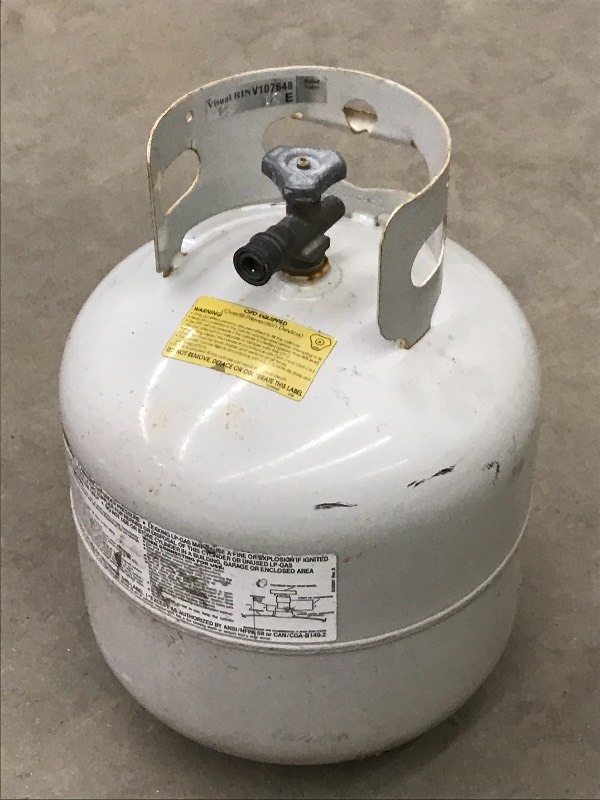 lot 37 image: 20# LP Tank With Quick-Connect Fitt...