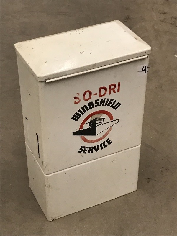 lot 40 image: Vintage So-Dri Windshield Servie Bo...