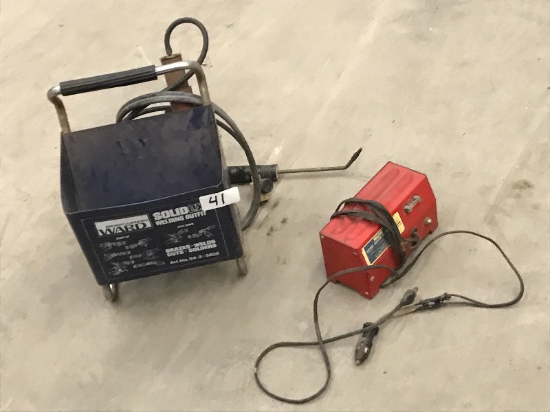 lot 41 image: Lot Of Vintage Battery Booster & V...