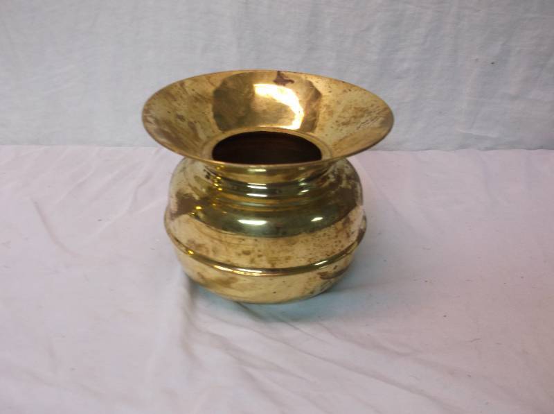 Spittoon