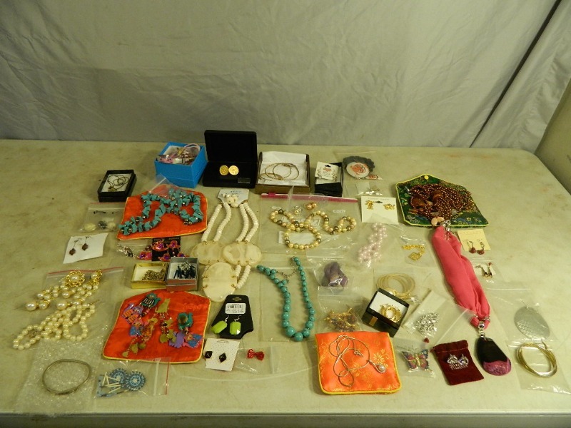 lot 2 image: Estate Jewelry