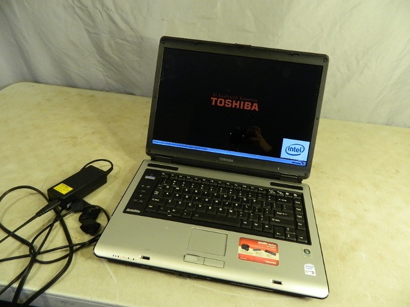 lot 40 image: Toshiba Laptop with Charger