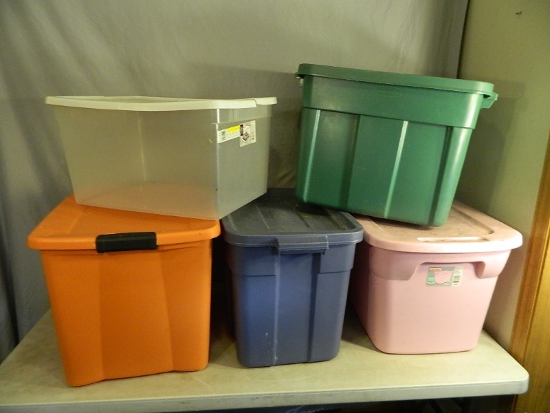 lot 51 image: 5 Assorted Totes with Lids