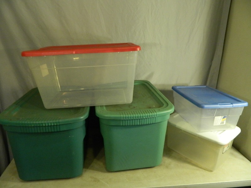 lot 52 image: 5 Assorted Totes with Lids