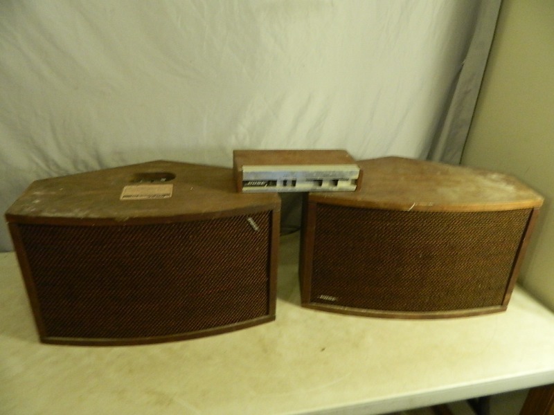 lot 15 image: Vintage Bose 901 Series III Speakers and Equalizer