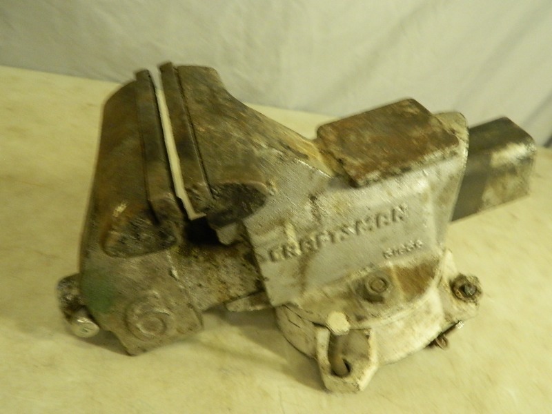 lot 54 image: Large Craftsman Bench Vise