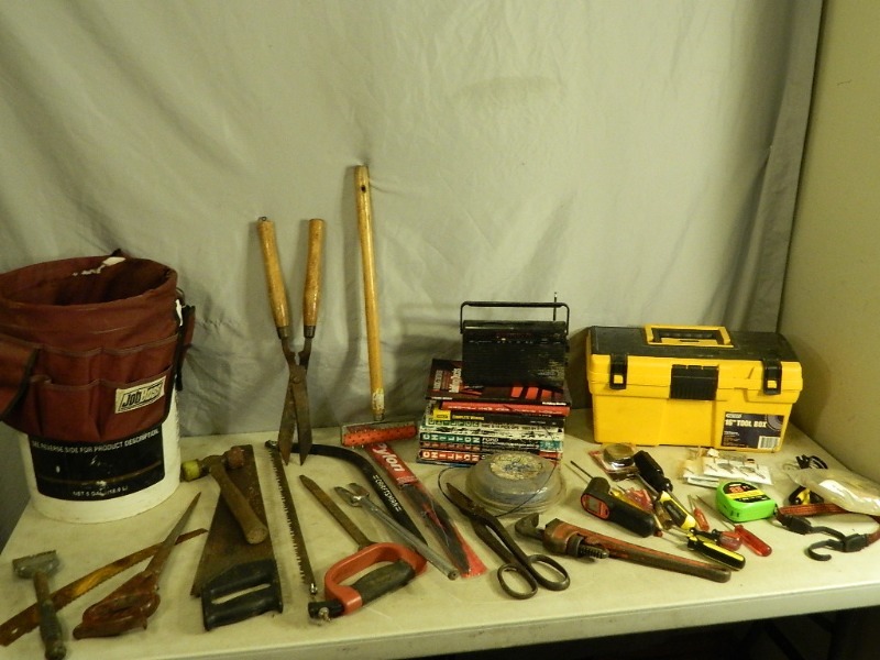lot 73 image: Toolbox with Contents