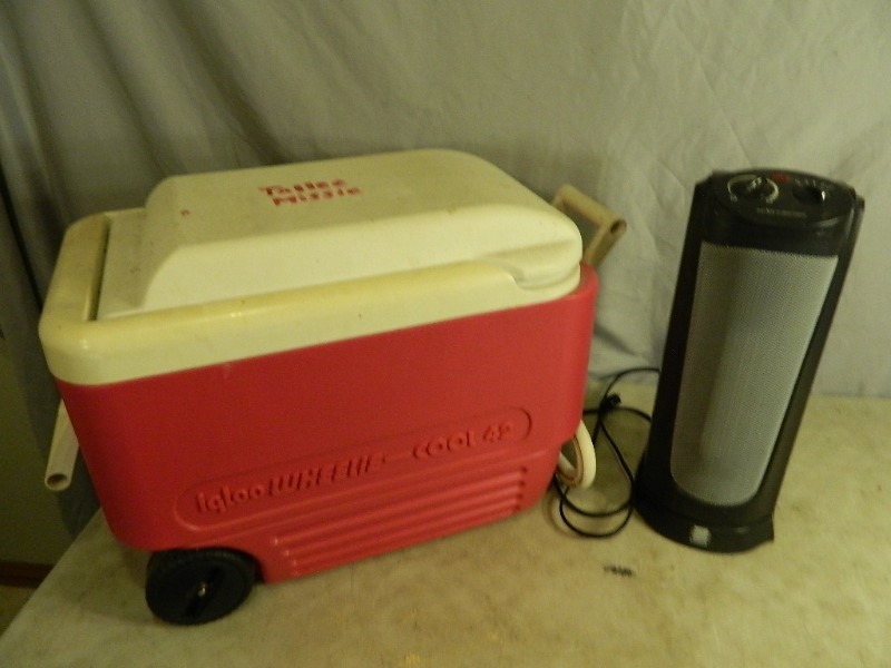 lot 86 image: Igloo Cooler on Wheels and Space Heater