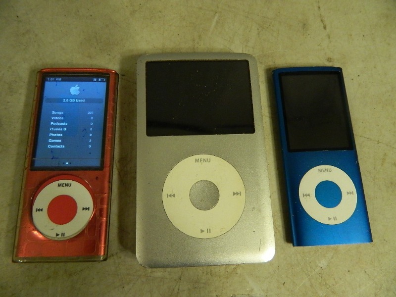 lot 93 image: 3 Apple IPods