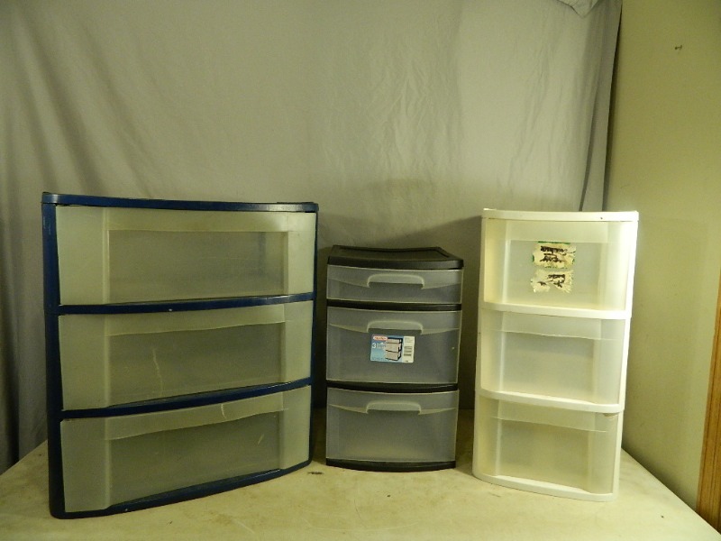 lot 103 image: 3 Drawer Plastic Organizers