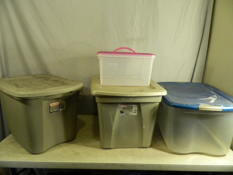 lot 104 image: 4 Assorted Totes with Lids