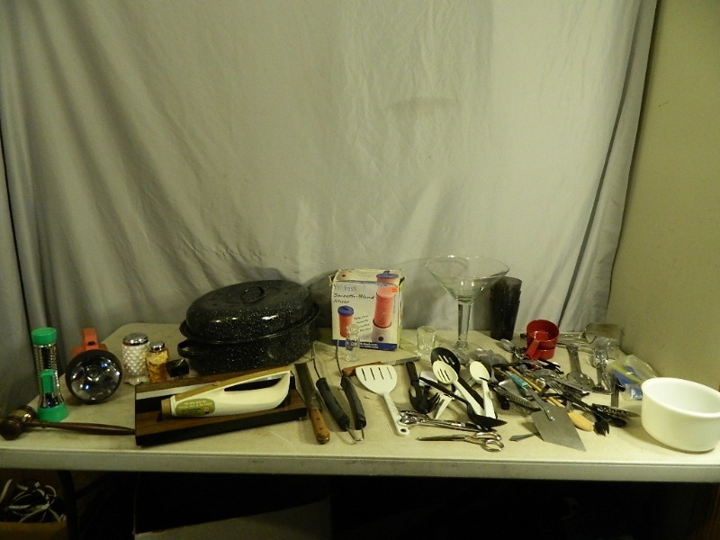 lot 178 image: Kitchen Items