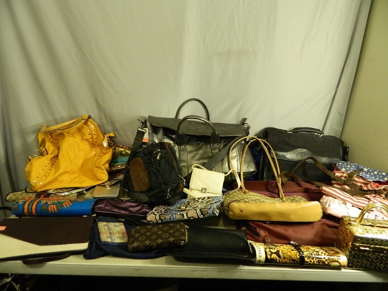 lot 187 image: Purses, Wallets, Luggage