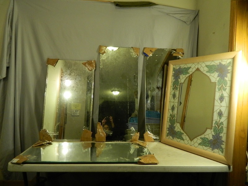 lot 192 image: 5 Assorted Mirrors