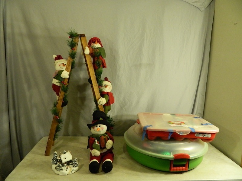 lot 193 image: Christmas Decor