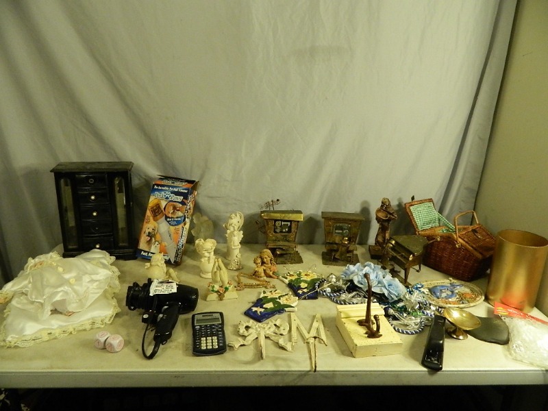 lot 195 image: Home Decor