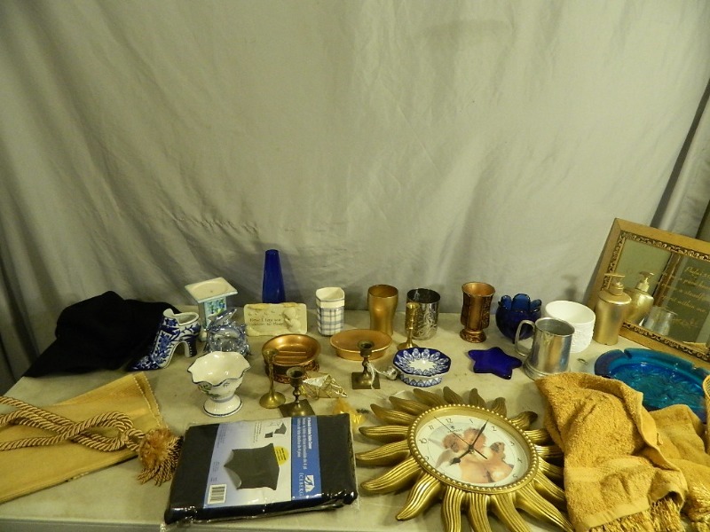lot 198 image: New Table Cover, Bathroom Items, Decor