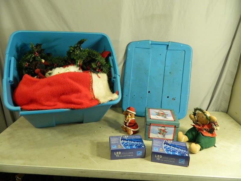 lot 202 image: Tote FULL of Holiday Decor