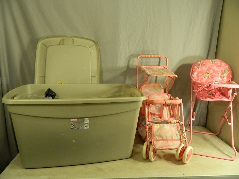 lot 204 image: Tote with Lid Full of Doll Items