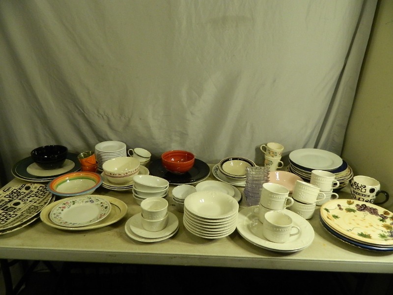 lot 208 image: Dishes