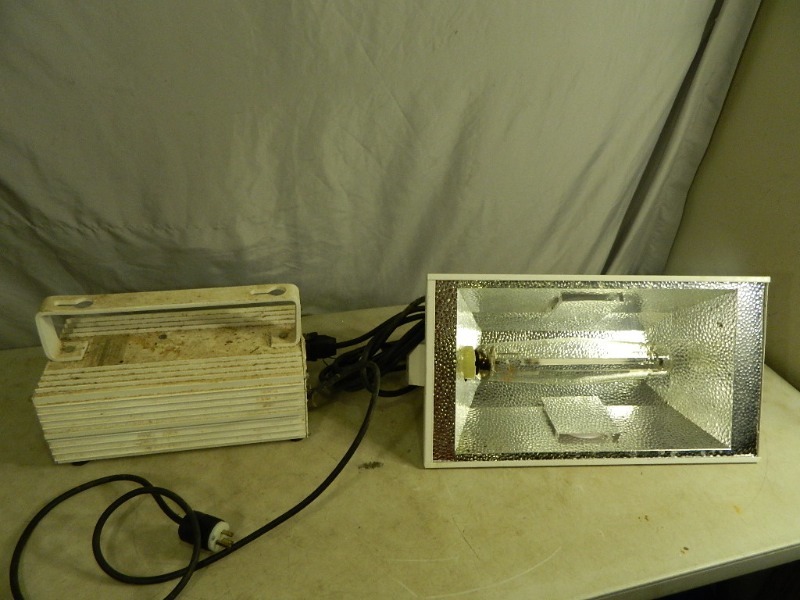 lot 10 image: Sun Systems Indoor Garden Grow Light