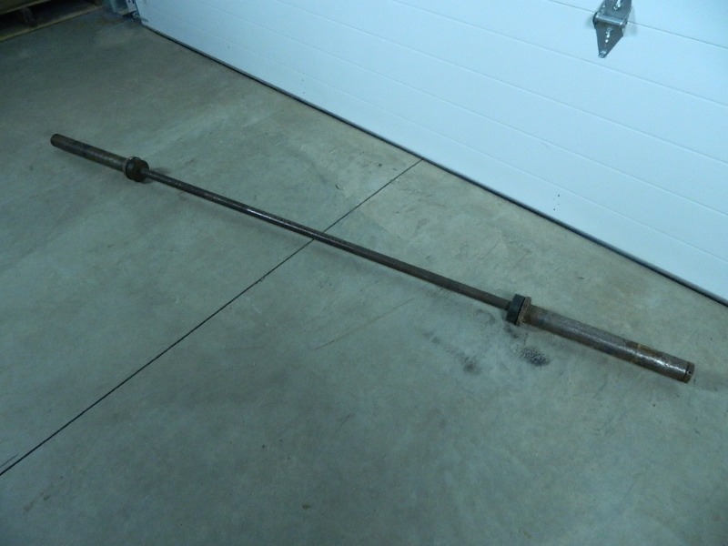 lot 59 image: Large Bench Press Weight Bar
