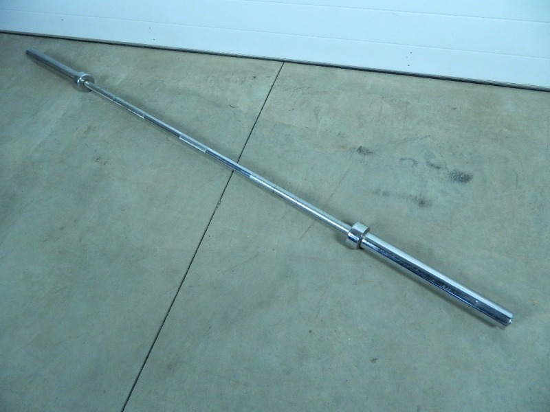 lot 62 image: Large Bench Press Weight Bar