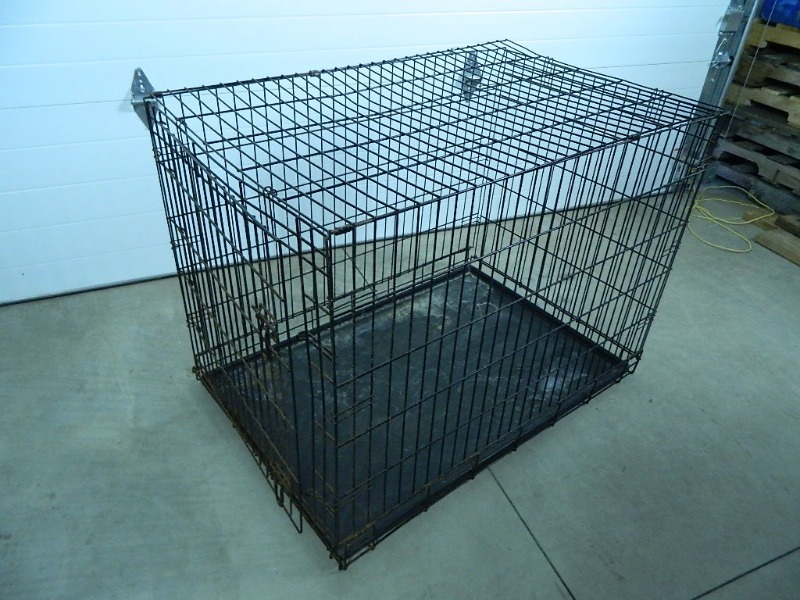 lot 63 image: Large Folding Dog Kennel