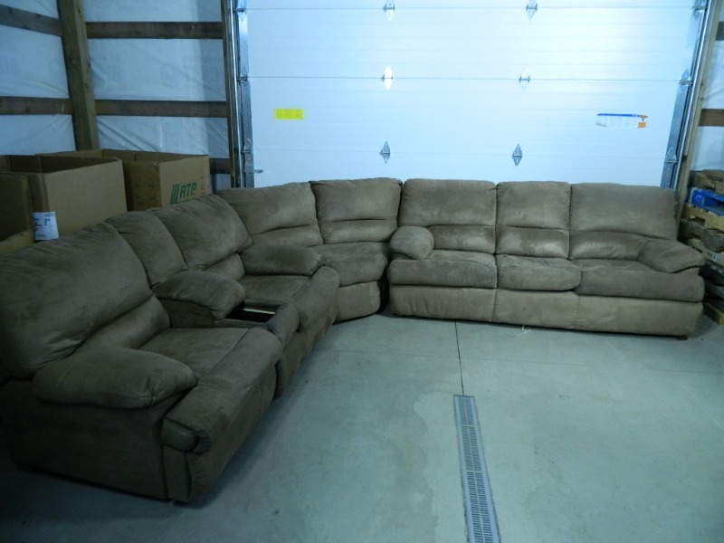 lot 65 image: 3 Piece Couch Set   Sectional