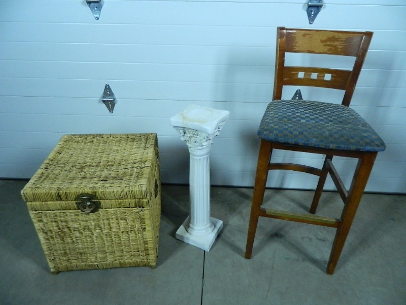 lot 117 image: Pedastel, Basket, Chair