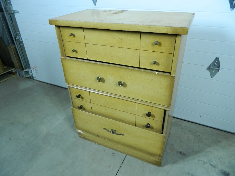 lot 124 image: 4 Drawer Dresser