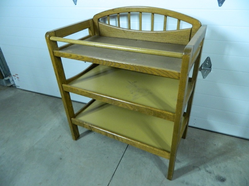 lot 133 image: Changing Table