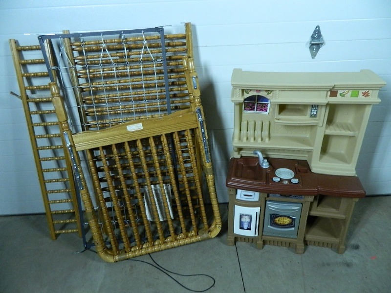 lot 138 image: Crib and toy Kitchen