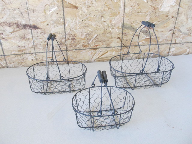 lot 16 image: Set of 3 Rustic Wire Egg Baskets