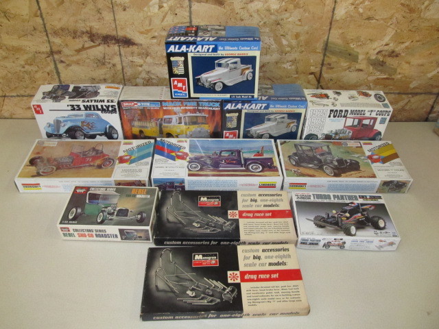 lot 8 image: Large Lot of NIB Vintage Hot Rod etc Models