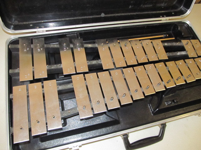 lot 33 image: MUSSER Xylophone wCase