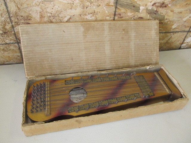 lot 32 image: Antique Violin-Uke wBow & Original Box