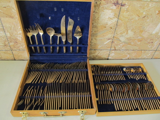 lot 35 image: HUGE Set of Vintage Gold Flatware wCase