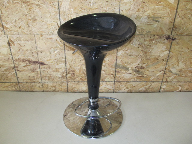 lot 36 image: Black & Chrome Adjustable Height Stool