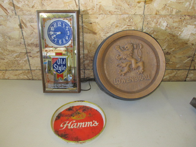 lot 43 image: Vintage Beer Signs & Hamms Tray