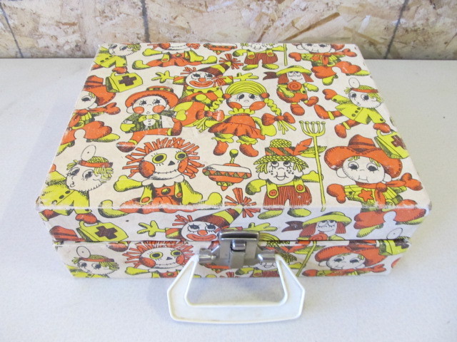 lot 51 image: Vintage DeJay Playmates Record Player