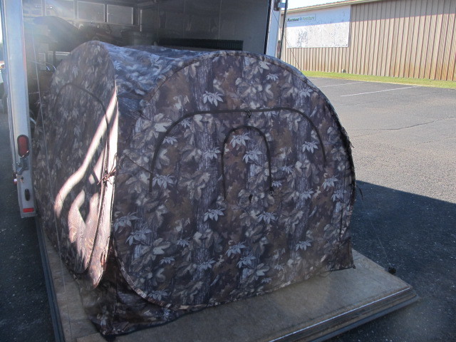 lot 59 image: Pop-Up Hunting Blind Tent